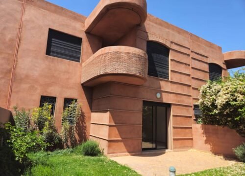 Villa à vendre sur la route de Fès